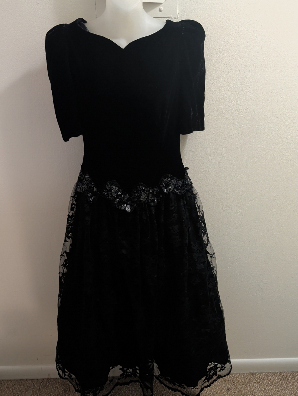 Vintage 80s Woman's Small Cachet By Bari Protas Elegant Lace Gown